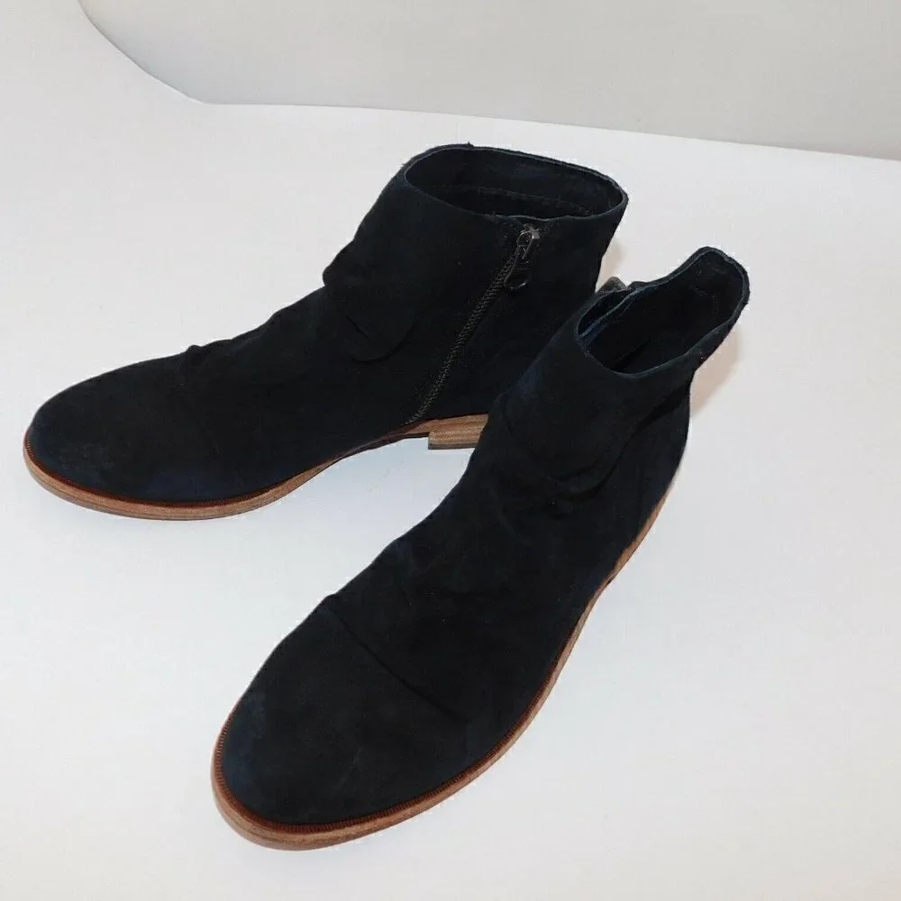 KORK-Ease Giba Ruched Black Suede Bootie‎ women’s 6 M